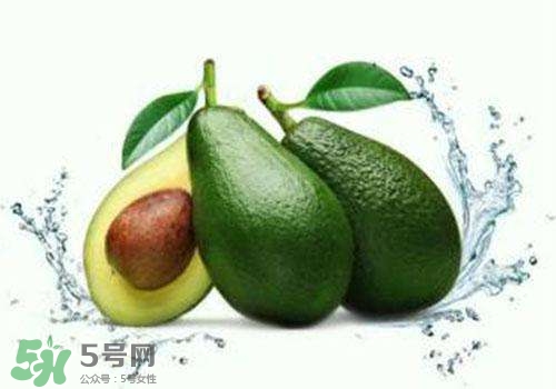 牛油果切開黑了能吃嗎？牛油果為什么會有黑點？