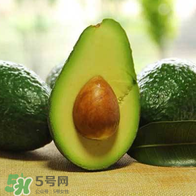 牛油果榨汁要去皮嗎？牛油果榨汁要加水嗎？
