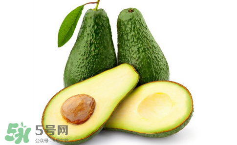 寶寶吃牛油果要蒸熟嗎？寶寶吃牛油果會便秘嗎？