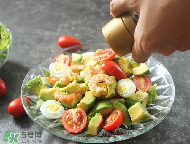 牛油果沙拉怎么做？牛油果沙拉用什么醬？