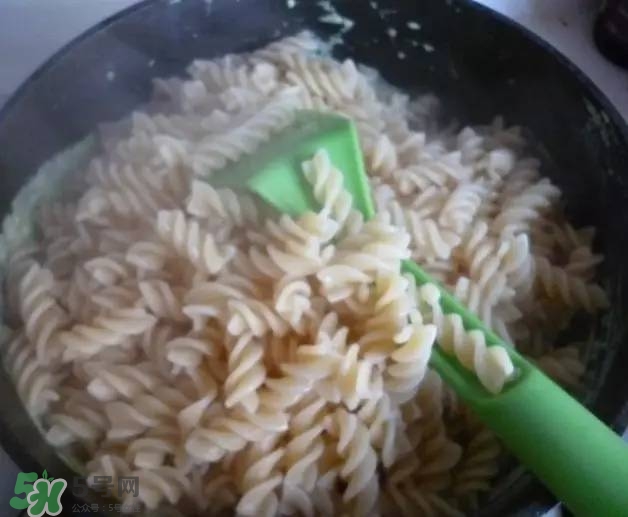 牛油果沙拉怎么做？牛油果沙拉用什么醬？