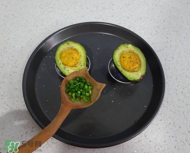 牛油果沙拉怎么做？牛油果沙拉用什么醬？