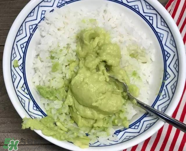 牛油果沙拉怎么做？牛油果沙拉用什么醬？