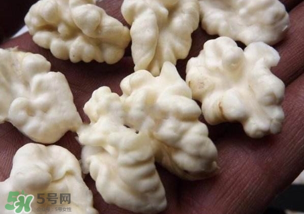 新鮮核桃怎么吃？新鮮核桃怎么給寶寶吃？