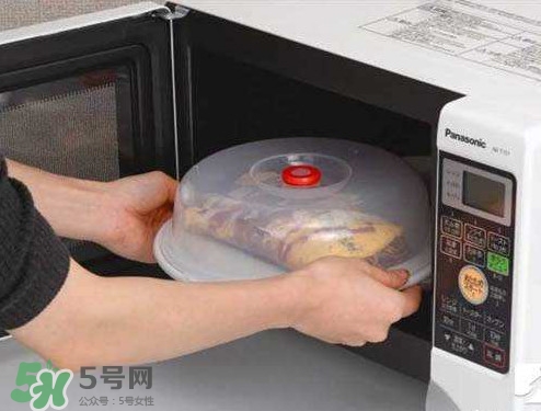 微波爐加熱食物致癌嗎？微波爐加熱食物要蓋蓋子嗎