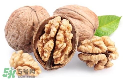 青皮核桃和干核桃哪個營養(yǎng)高？有什么區(qū)別？