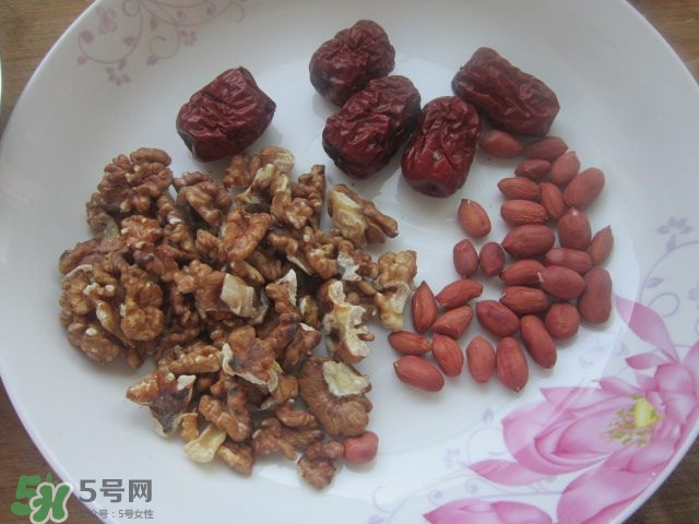 核桃可以和黃豆一起打豆?jié){嗎？核桃和什么一起打豆?jié){好？