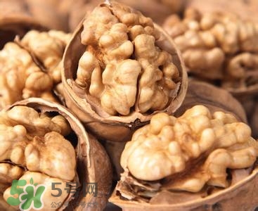 新鮮核桃剝好怎么保存？新鮮核桃剝殼能放多久？