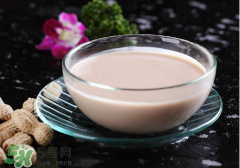 核桃打豆?jié){營養(yǎng)會流失嗎？核桃和什么一起打豆?jié){？