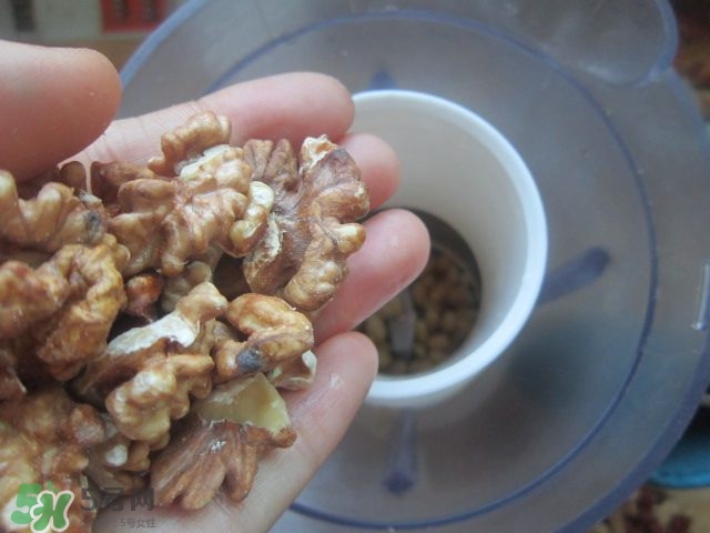 核桃可以和黃豆一起打豆?jié){嗎？核桃和什么一起打豆?jié){好？