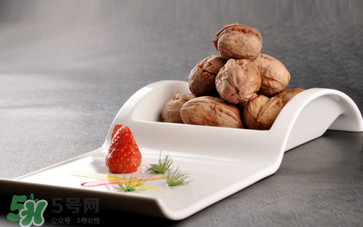 核桃可以空腹吃嗎？核桃飯前吃好還是飯后吃好？