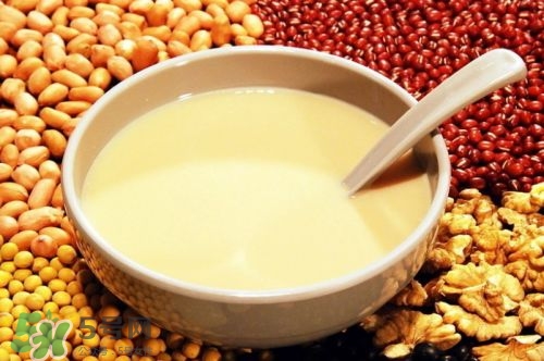 核桃打豆?jié){營養(yǎng)會流失嗎？核桃和什么一起打豆?jié){？