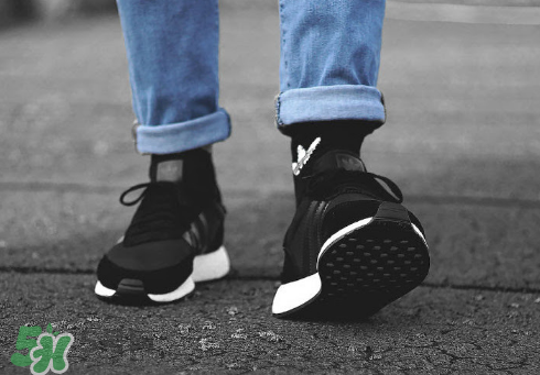 adidas iniki runner boost酷黑配色上腳效果怎么樣？
