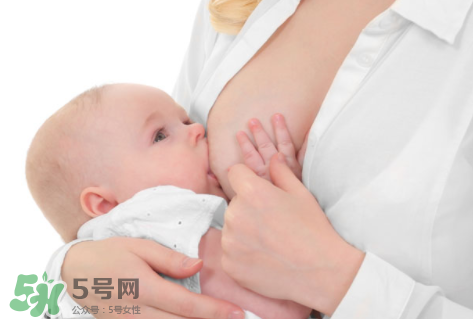 母乳寶寶一天大便幾次正常？母乳寶寶排便情況介紹