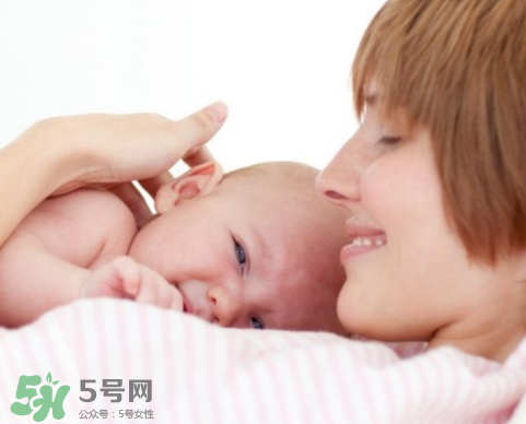 母乳寶寶一天大便幾次正常？母乳寶寶排便情況介紹