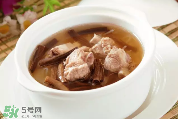 湯里的鈣鐵含量高不高？湯的蛋白質(zhì)多嗎？