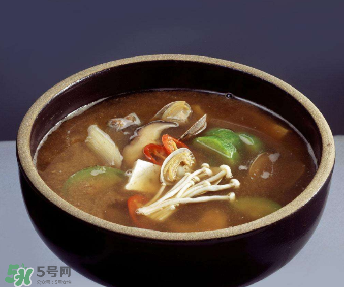燉湯時(shí)間是不是越長越好？湯里營養(yǎng)多嗎？