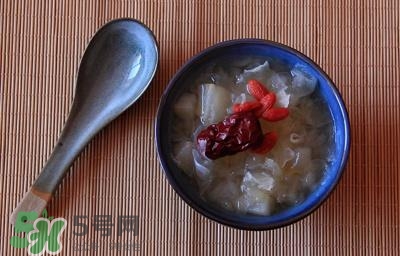 雪蛤能和銀耳一起燉嗎？雪蛤銀耳羹怎么做？