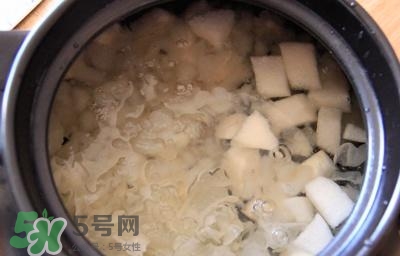 雪蛤能和銀耳一起燉嗎？雪蛤銀耳羹怎么做？