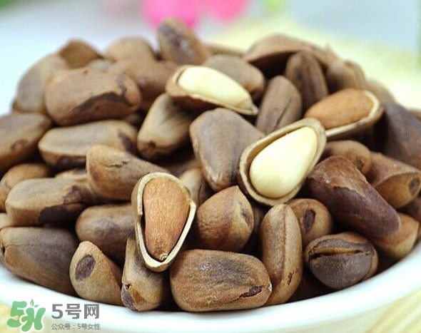松籽什么季節(jié)采摘？吃松籽有什么好處？