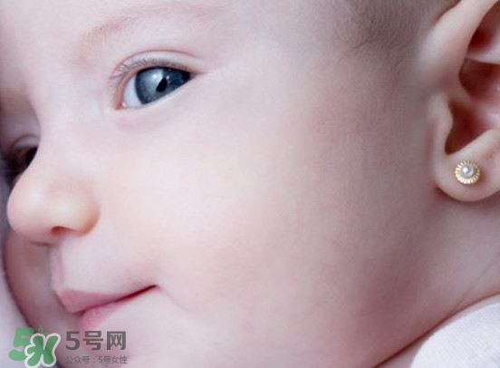 打耳洞幾天可以換耳釘？打耳洞后的注意事項(xiàng)