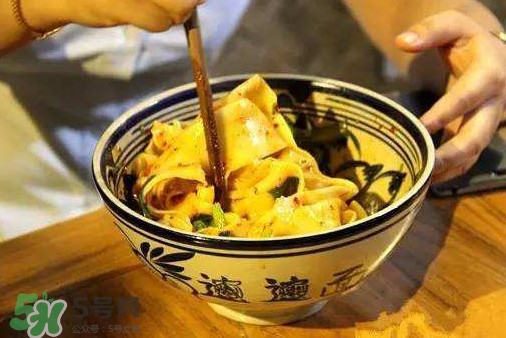 biangbiang面怎么寫？biangbiang面和油潑面的區(qū)別