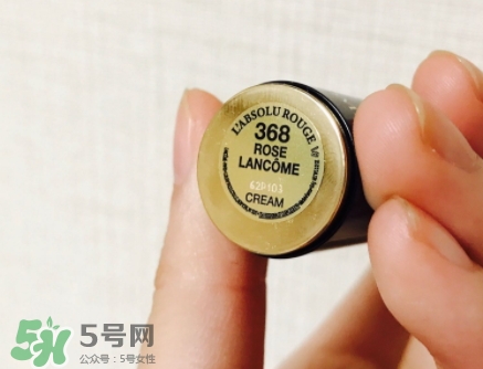 蘭蔻菁純唇膏小紅色是什么顏色？蘭蔻小紅色好看嗎
