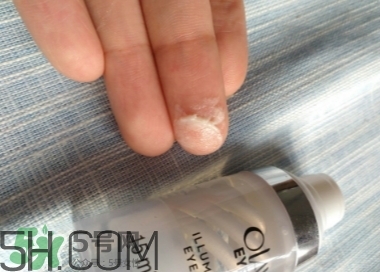olay亮眼明眸雙旋眼霜怎么用？olay雙旋眼霜使用方法