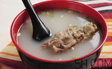 牛骨頭湯補(bǔ)什么？牛骨頭湯不能和什么一起吃