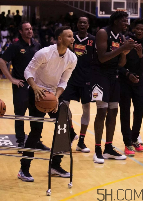 under armour curry 4庫里戰(zhàn)靴中國別注版實物什么樣？