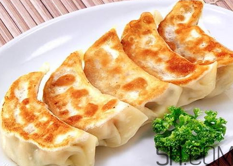 煎餃怎么煎才酥脆好吃？煎餃怎么做好吃？