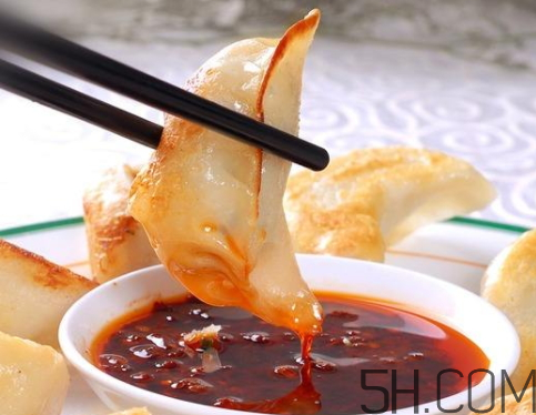 煎餃怎么煎才酥脆好吃？煎餃怎么做好吃？