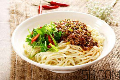 炸醬面可以用豆瓣醬嗎？炸醬面可以用黃豆醬嗎？