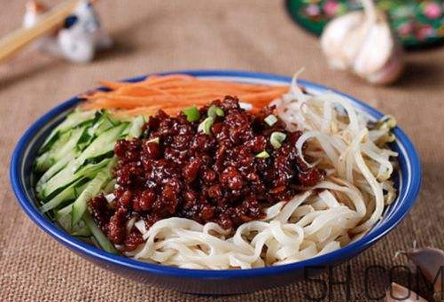 炸醬面可以用豆瓣醬嗎？炸醬面可以用黃豆醬嗎？