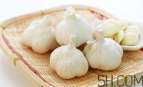 大蒜泡酒可以治腳氣嗎？治腳氣的方法有哪些？