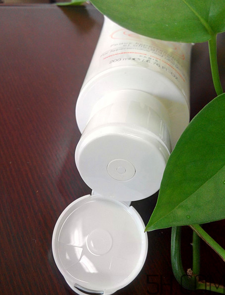 雅漾舒緩特護(hù)潔面乳怎么樣？好用嗎？