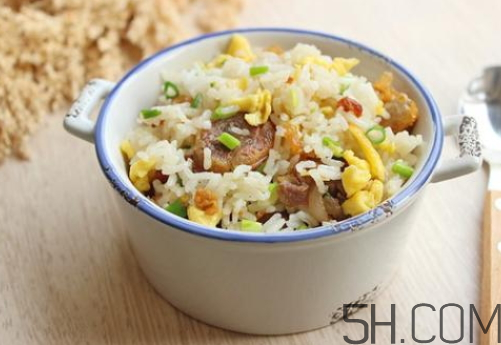 蛋炒飯可以放生抽嗎 蛋炒飯放生抽還是老抽？