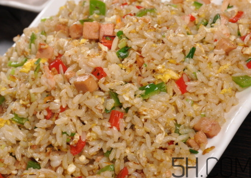 蛋炒飯可以放生抽嗎 蛋炒飯放生抽還是老抽？