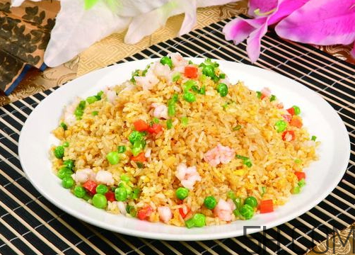 蛋炒飯為什么要用隔夜飯？蛋炒飯可以用熱飯嗎？