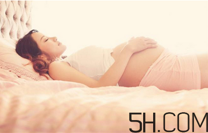 不適合孕婦的睡姿有那些？孕婦冬季如何護(hù)膚？