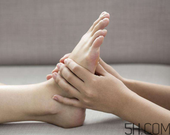 腳氣是缺乏維生素嗎？腳氣是缺什么維生素？