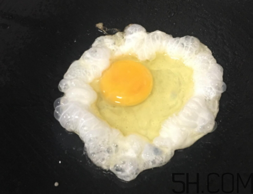 煎雞蛋為什么會有泡沫？炒雞蛋為什么會有泡沫？