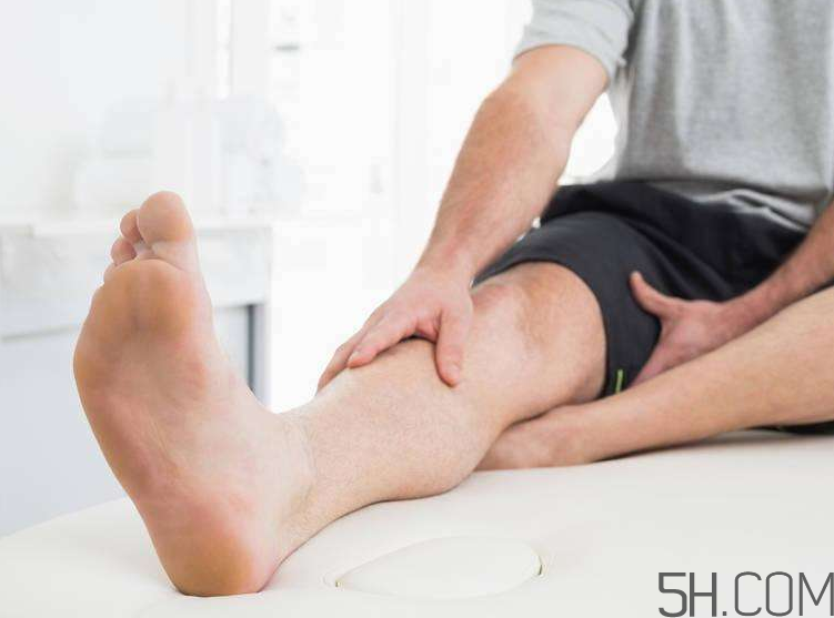 腳氣用鹽水泡腳有用嗎？用鹽水泡腳治腳氣嗎？