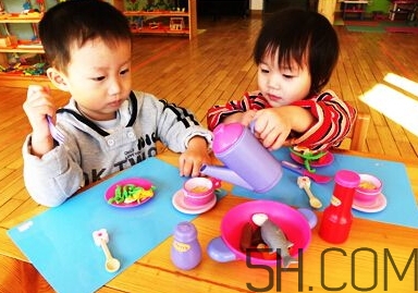寶寶上幼兒園需要準備什么？寶寶上幼兒園哭鬧怎么應(yīng)對？