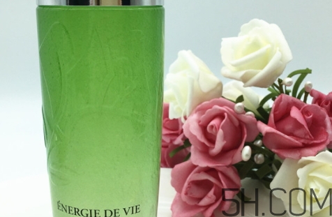 蘭蔻綠水和粉水哪個(gè)好？蘭蔻綠水和粉水區(qū)別