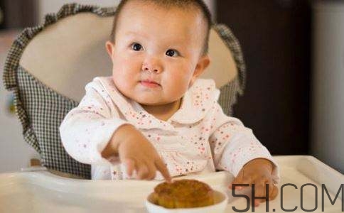 寶寶多大可以吃月餅？寶寶吃月餅會上火嗎？