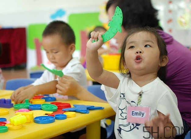 寶寶上幼兒園需要準備什么？寶寶上幼兒園哭鬧怎么應(yīng)對？