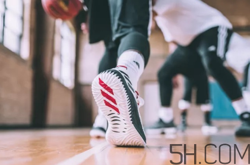 adidas dame 4多少錢？阿迪達(dá)斯利拉德四代上腳效果