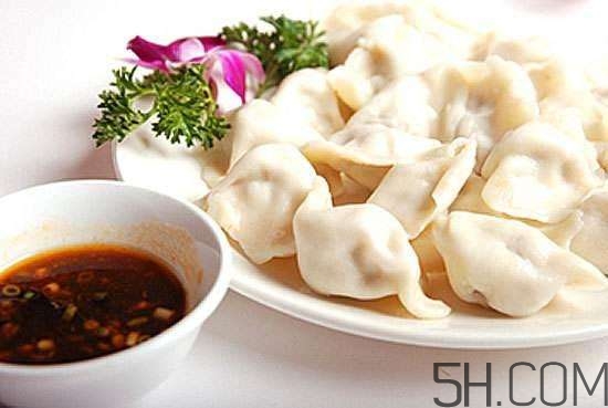 煮餃子開鍋煮皮還是餡？煮餃子蓋不蓋鍋蓋？