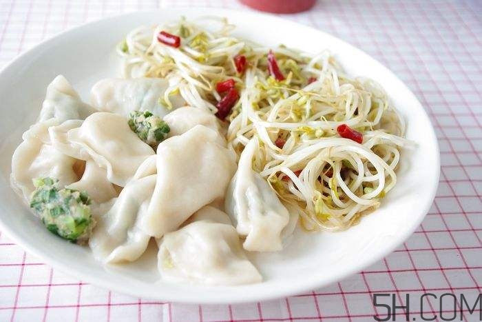煮餃子開鍋煮皮還是餡？煮餃子蓋不蓋鍋蓋？
